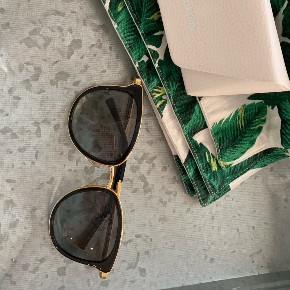 Michael Kors Adrianna shades - Picture 2 of 5